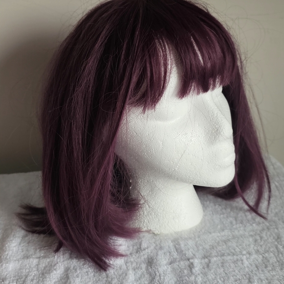 Wig bob style in this burgandy purple - Picture 3 of 5